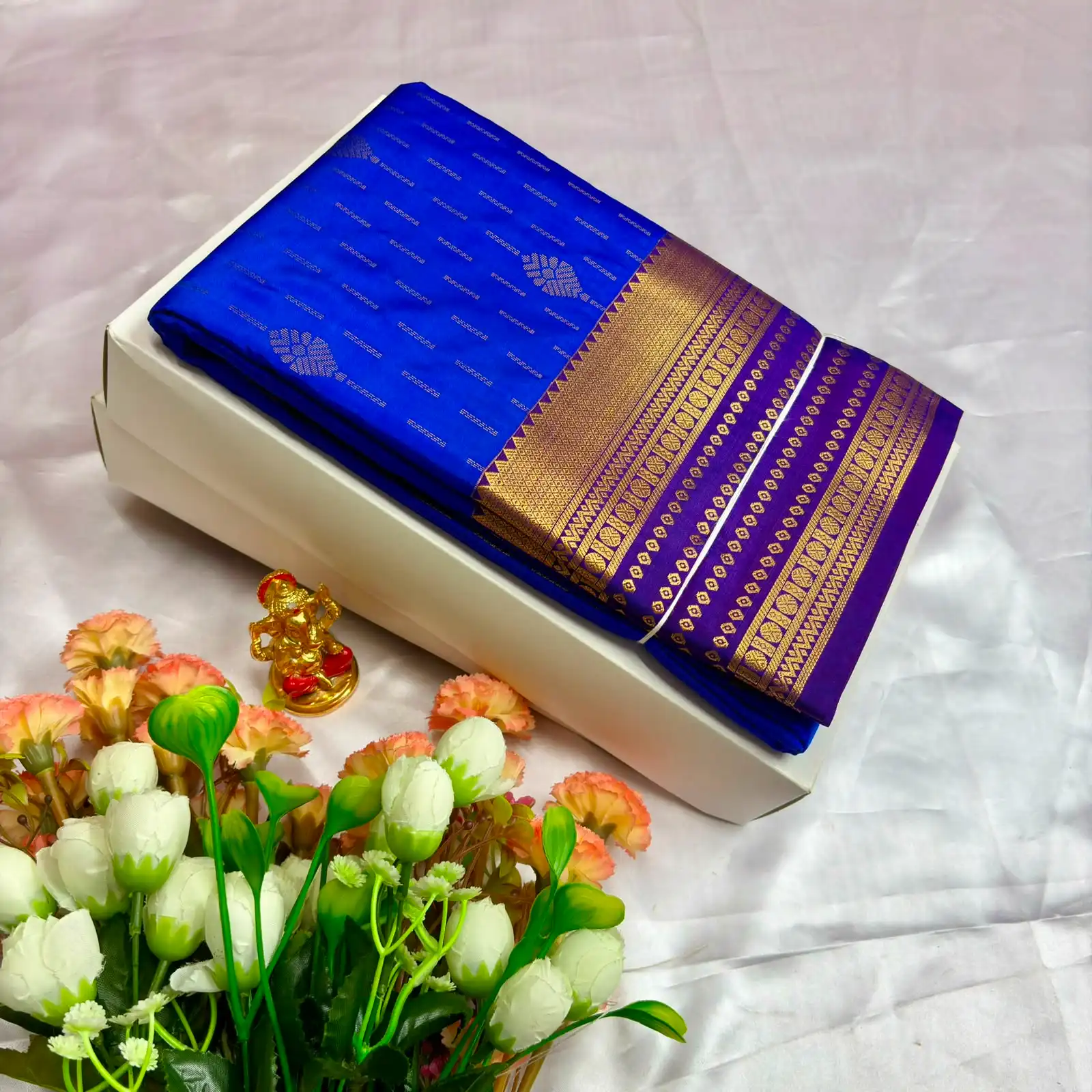Heritage Geometric Butta Weave Contrast Border Semi Kanchipuram Silk Saree